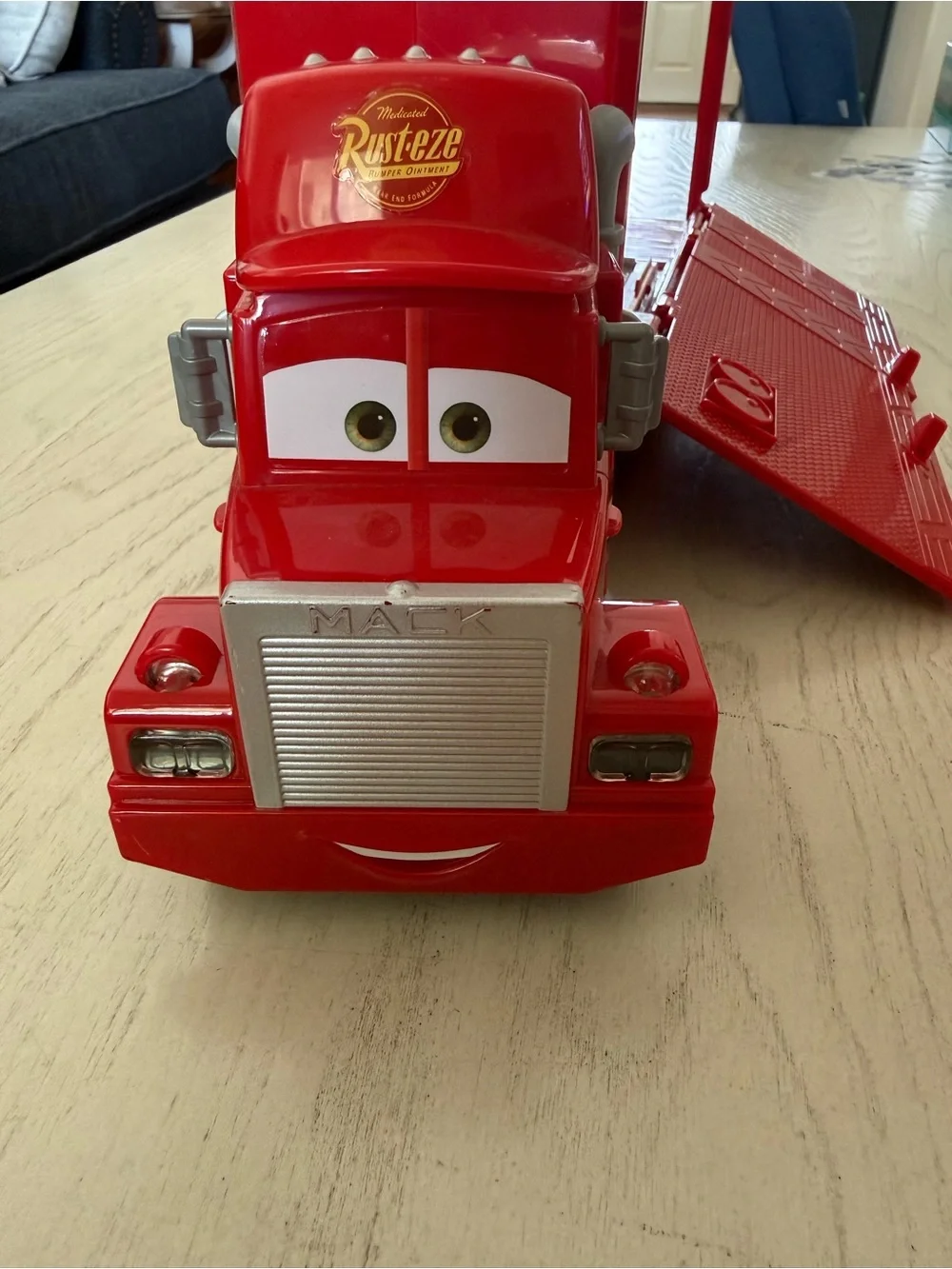 Cars Lightning McQueen & Friends Vehicle Playset - Red/Blue